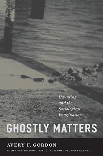 Ghostly Matters Haunting and the Sociological Imagination [Paperback]