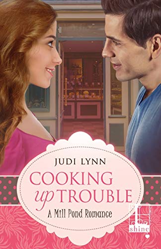 Cooking Up Trouble [Paperback]