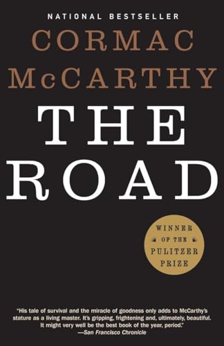 The Road: Pulitzer Prize Winner [Paperback]