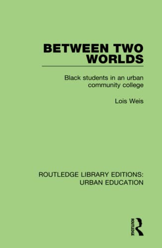 Beteen To Worlds Black Students in an Urban Community College [Hardcover]