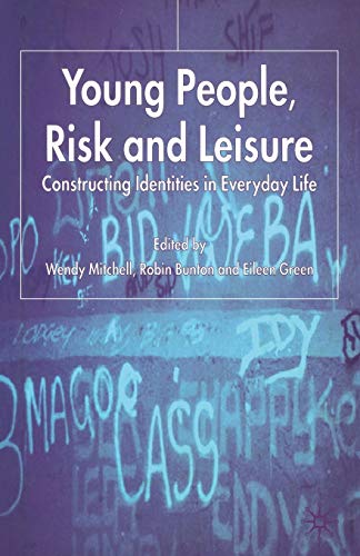 Young People, Risk and Leisure: Constructing Identities in Everyday Life [Paperback]