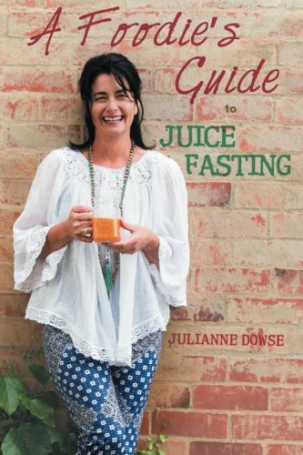 A Foodie's Guide To Juice Fasting [Paperback]