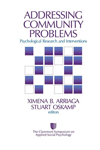 Addressing Community Problems Psychological Research and Interventions [Paperback]