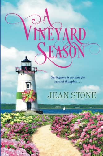 A Vineyard Season [Paperback]